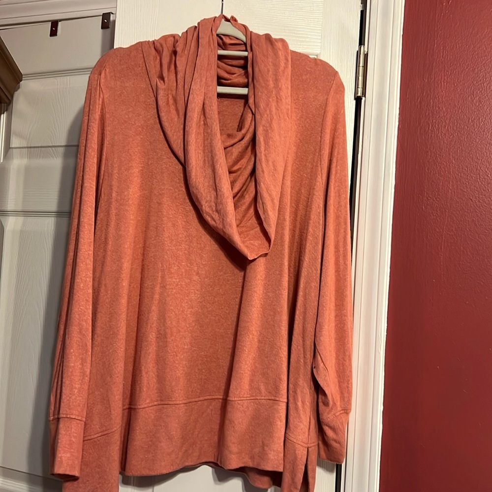 This blouse is like a salmon color.  2XL - Very comfortable.